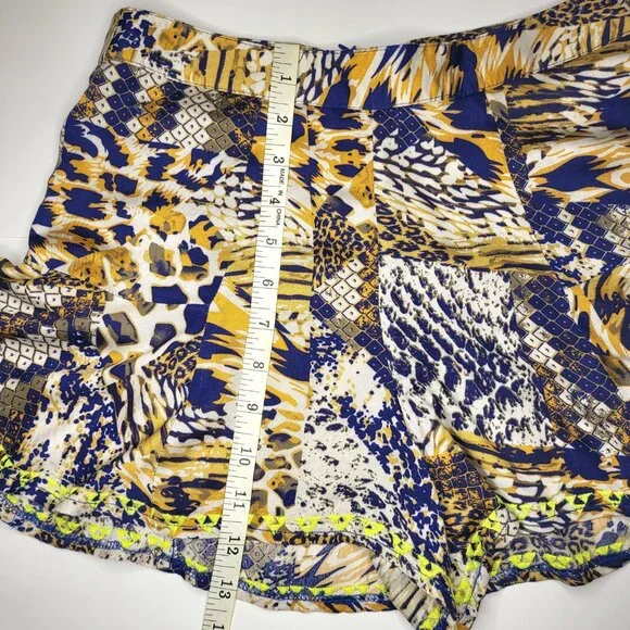 ASTR The Label Women's Abstract Animal Print Ruffle Shorts Sz Small Boho Chic